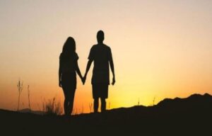 Love Affairs: पांच बच्चों की मां प्रेमी संग फरार, प्रेमी भी निकला पांच बच्चों का पिता, मामला दर्ज...