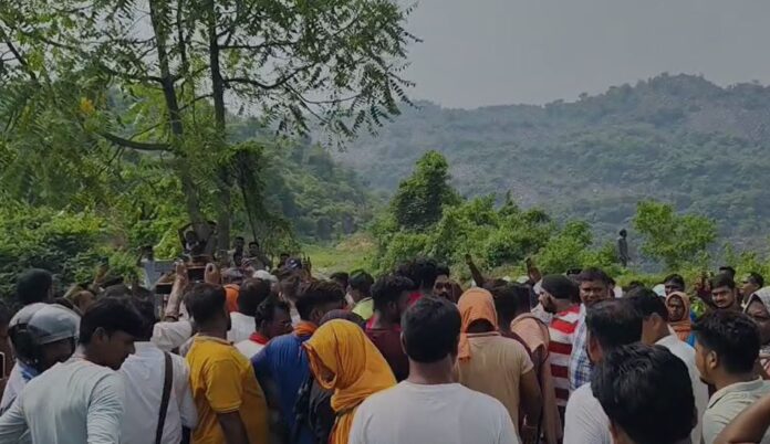 Baghmara Incident News: अवैध खनन के दौरान बड़ा हादसा, आधार दर्जन से ज्यादा मजदूरों की मौत से मचा हड़कंप