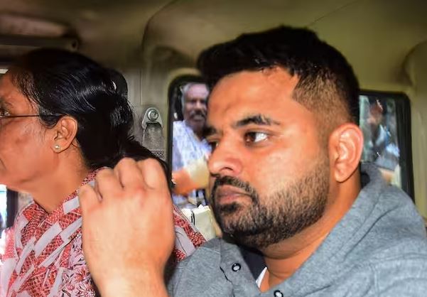 IMG-20250802-WA0003 Big Breaking: कोर्ट का बड़ा फैसला, दुष्कर्म केस में जेडीएस नेता प्रज्वल रेवन्ना को उम्रकैद की सजा