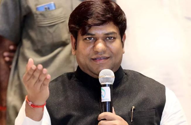 IMG-20250802-WA0004 Bihar Politics News: पत्नी मुंबई में और बिहार में नाम, मुकेश सहनी ने SIR में फर्जीवाडे़ का लगाया आरोप