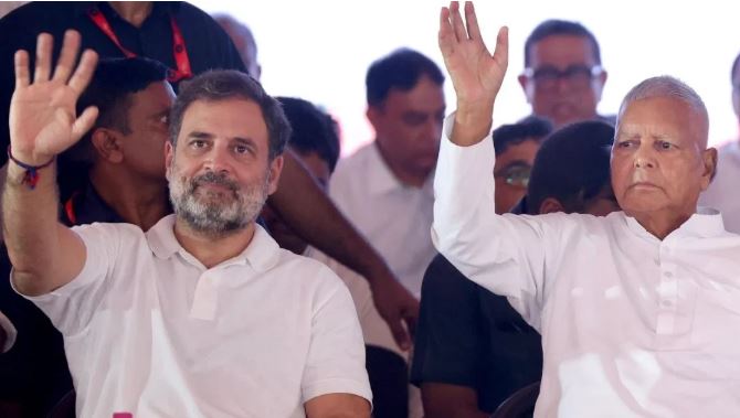 IMG-20250817-WA0001 वोट अधिकार यात्रा में Lalu Yadav का तंज,“लागल लागल झुलनिया में धगा, बलम कलकत्ता चला”