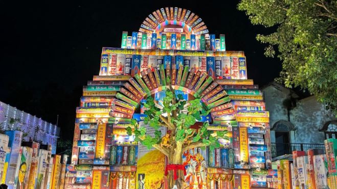 IMG-20250930-WA0000 Ranchi Durga Puja 2025: रांची का दुर्गा पूजा पंडाल बना आकर्षण का केंद्र, 21,000 किताबों में दिखी गुरुकुल शिक्षा की झलक
